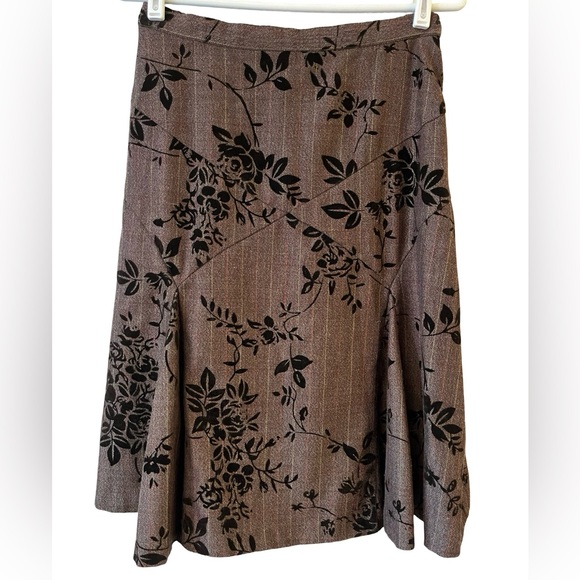 🤎 Coldwater Creek Skirt | Size PS | Brown | Velvety Floral Detail | Flawed Hem - Picture 3 of 9